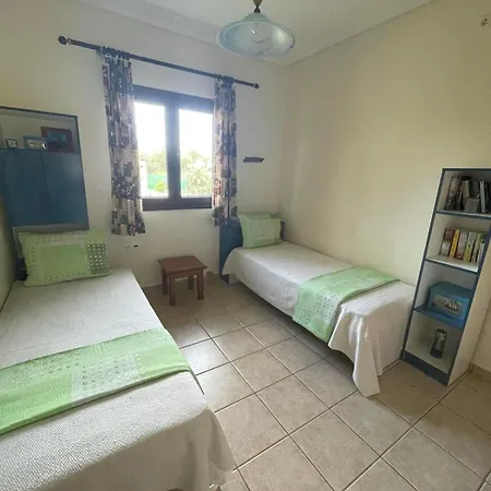 Almyra Seaside بيت للعطل